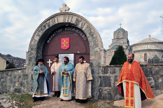 Празник Света Три Јерарха молитвено прослављен у манастиру Косијерево