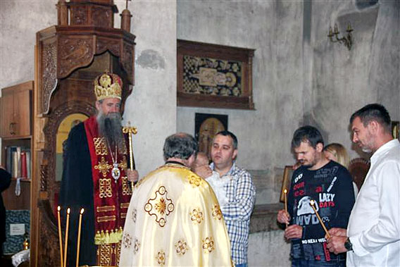 Преосвећени Епископ Јоаникије одликовао заслужне појединце Златном медаљом Светог Георгија