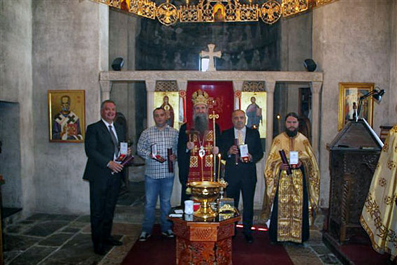 Преосвећени Епископ Јоаникије одликовао заслужне појединце Златном медаљом Светог Георгија
