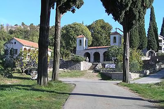 Сахрањен Архимандрит Лука Анић, Игуман манастира Дајбабе