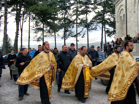 Лазарева субота и Цвијети молитвено прослављени у Никшићу