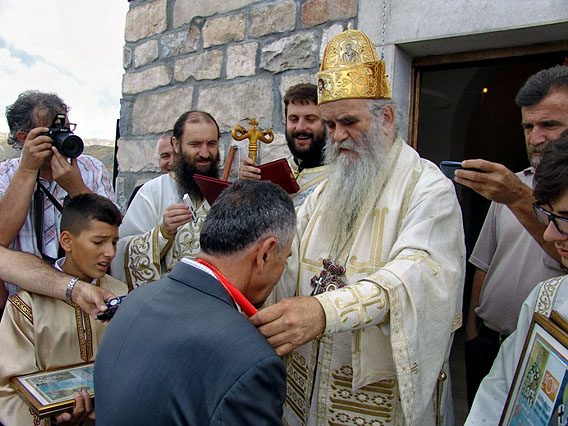 Митрополит Амфилохије и Епископи Јоаникије и Јоаким освештали цркву у Крњој Јели