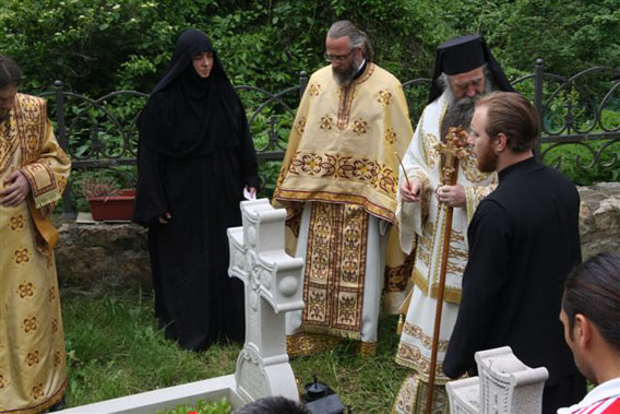 У манастиру Шудикова служен двогодишњи помен мати Агнији 