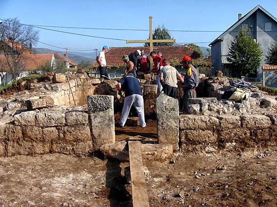 Откопани остаци древне богомоље у Кличеву код Никшића