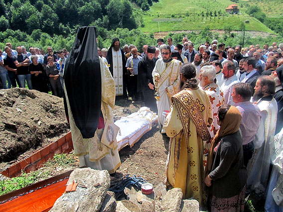Сахрањен схиархимандрит Јоаникије (Зиндовић)