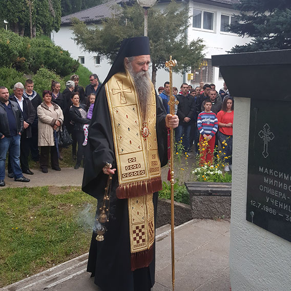 Епископ Јоаникије одслужио помен жртвама НАТО бомбардовања Мурина