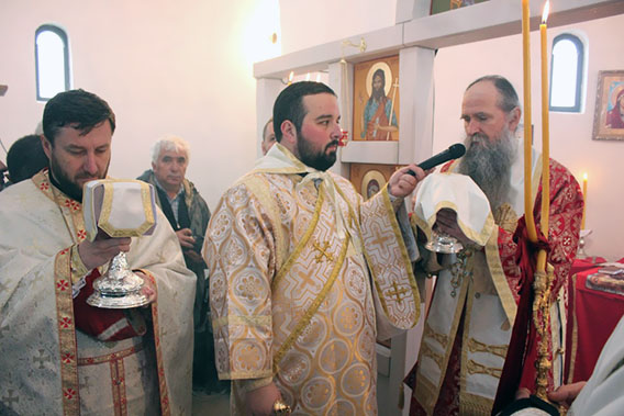 Епископ Јоаникије освештао спомен-храм Светих српских мученика и новомученика на Јавору