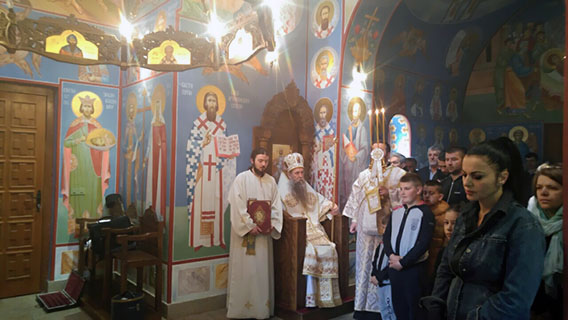 Владика Јоаникије на Васкрсни понедјељак служио Литургију у манастиру Шудикова
