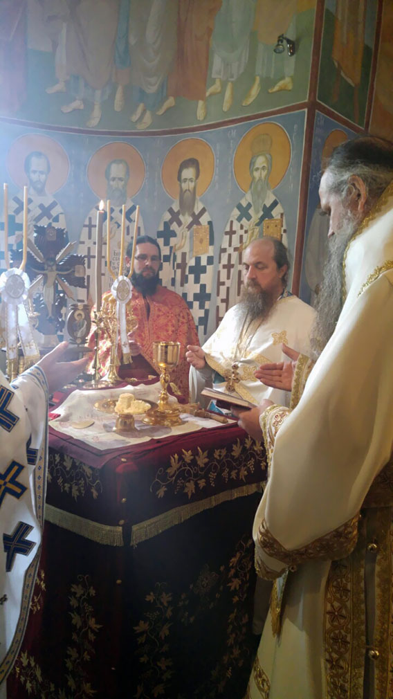 Владика Јоаникије на Васкрсни понедјељак служио Литургију у манастиру Шудикова
