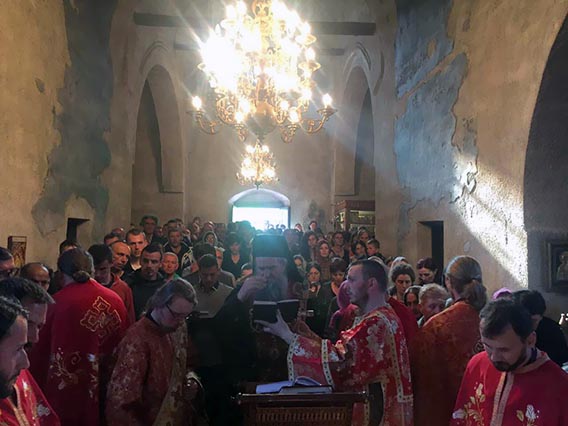 Света Тајна Јелеосвећења служена у манастиру Ђурђеви Ступови