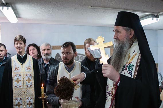 Епископ Јоаникије освештао Народну кухињу „Дивна Вековић“ у Беранама и означио почетак њеног рада