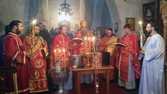 Епископ Јоаникије на Крстовдан служио Литургију у манастиру Ђурђеви Ступови