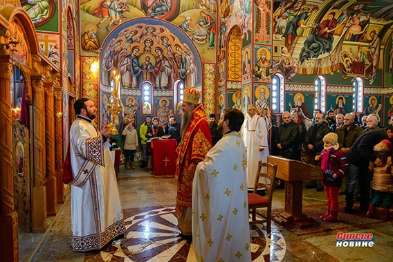 Преосвећени Епископ Јоаникије служио Литургију у Саборном храму у Мојковцу