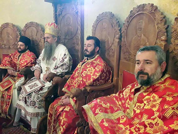 На Савиндан Епископ Јоаникије служио Литургију у манастиру Милешева