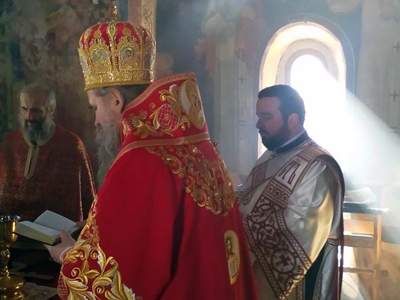 Епископ Јоаникије служио Заупокојену Литургију у манастиру Косијерево