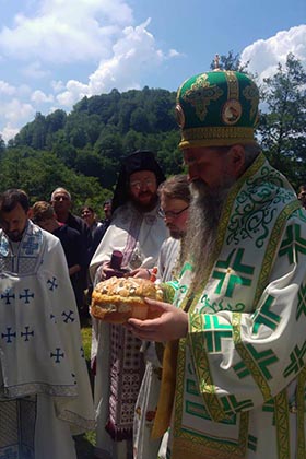 Епископ Јоаникије служио је на Тројчиндан у манастиру Брезојевица
