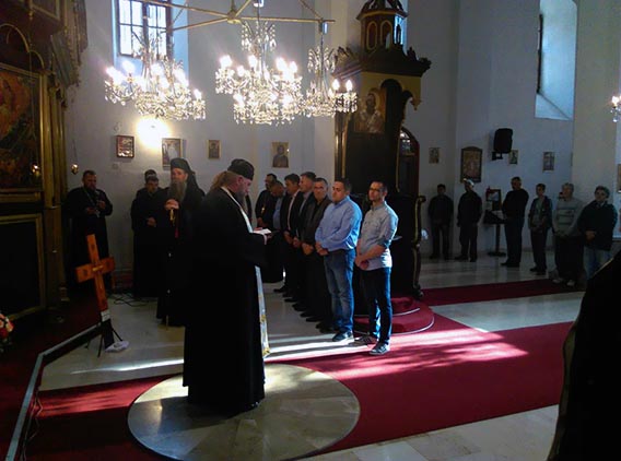 Епископ Јоаникије служио вечерњу службу у Новој Вароши