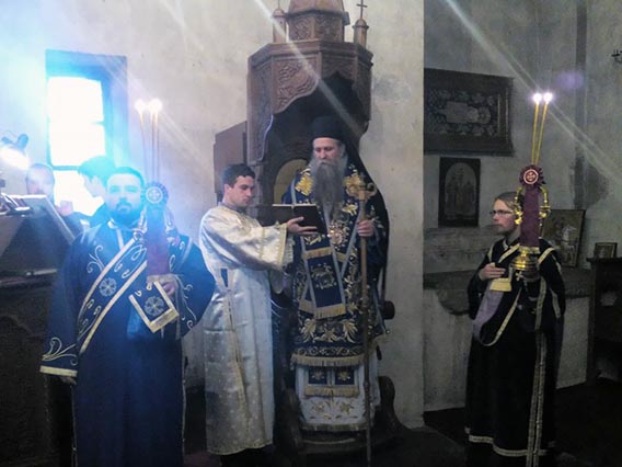 Епископ Јоаникије у Ђурђевим Ступовима одслужио Литургију пређеосвећених дарова
