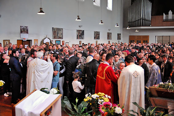 Епископ Јоаникије служио Литургију у цркви Рођења Пресвете Богородице у Бечу