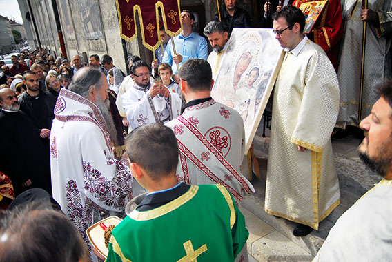 Епископ Јоаникије служио Литургију у цркви Рођења Пресвете Богородице у Бечу