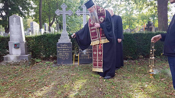 Епископ Јоаникије служио помен Мирку и Данилу Петровићу