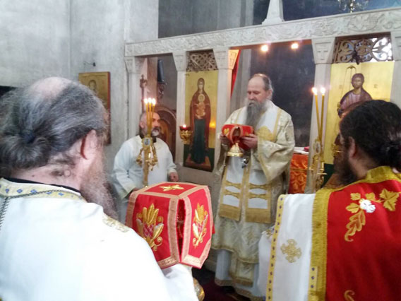 Литургија у манастиру Ђурђеви Ступови