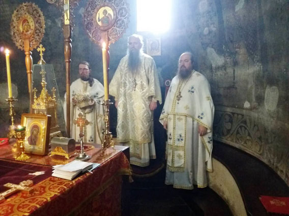 Литургија у манастиру Ђурђеви Ступови