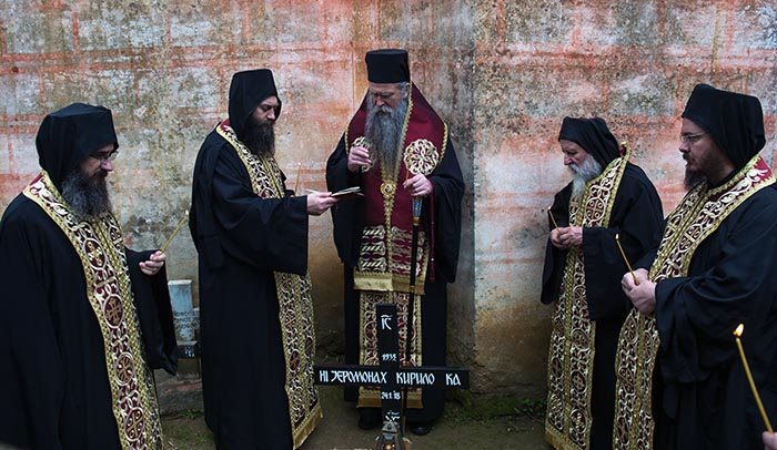 Епископ Јоаникије служио помен блаженопочившем оцу Кирилу Хиландарцу