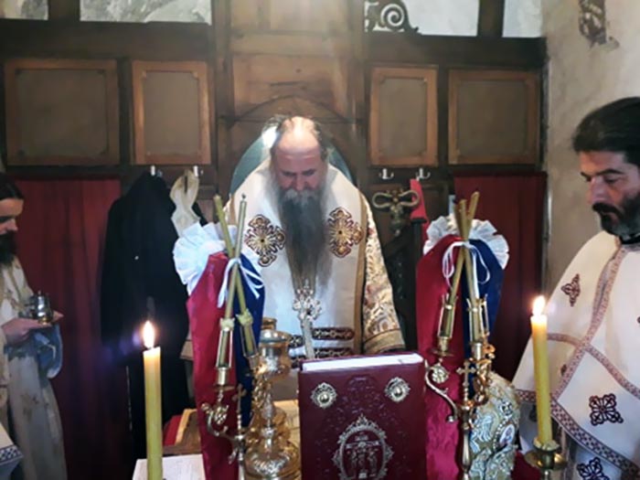 Епископ Јоаникије на Задушнице служио Литургију у храму Светих Петра и Павла у Никшићу