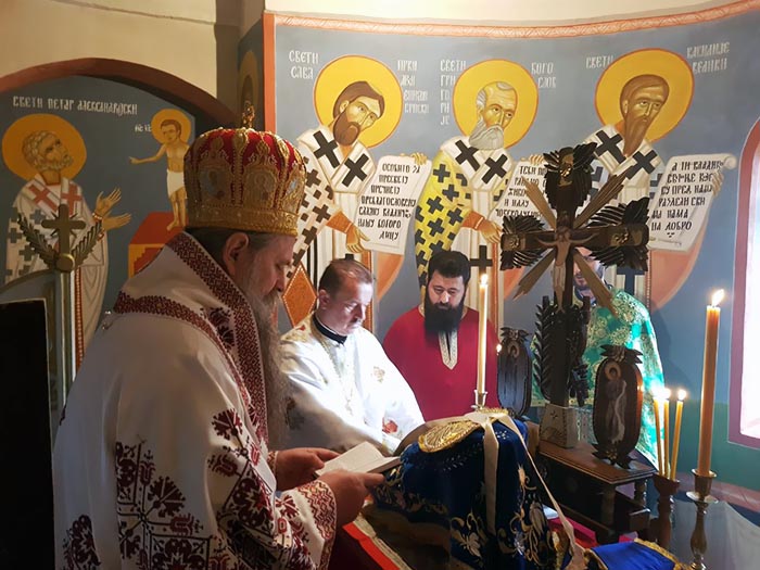 Велика субота и Благовијести прослављени у Пољима код Мојковца