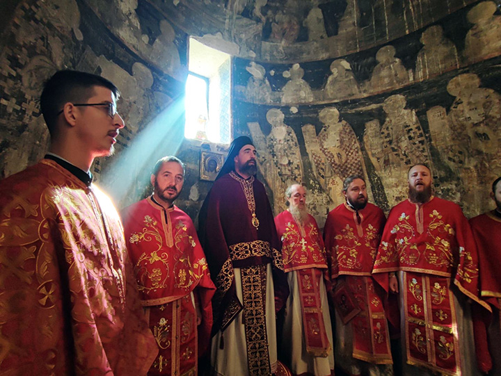 Епископ Методије у манастиру Ђурђеви Ступови