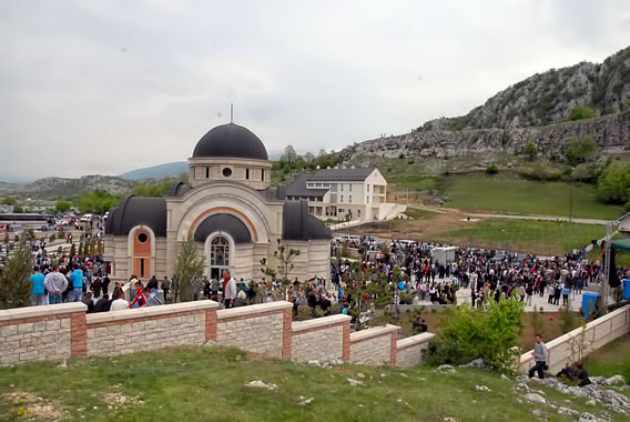 Освештан је новоизграђени манастир Светог Саве у Голији