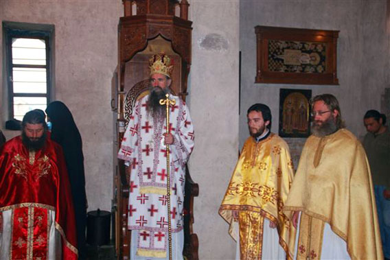 Света Архијерејска Литургија у Ђурђевим Ступовима