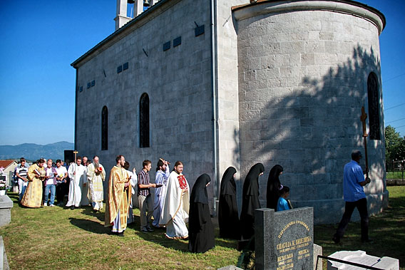Освештана црква Светог Николе у Драговој Луци