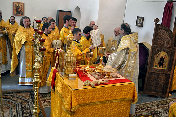 Литургија у Јуријевом манастиру