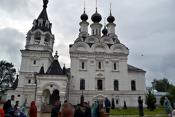 Света Архијерејска Литургија у Мурому у Русији