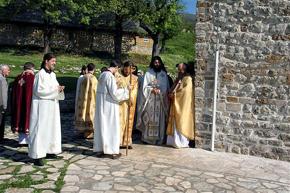 Манастир Ђурђеви Ступови свечано и молитвено прославио своју храмовну славу