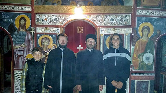 Литургија и крштење у манастиру Подмалинско
