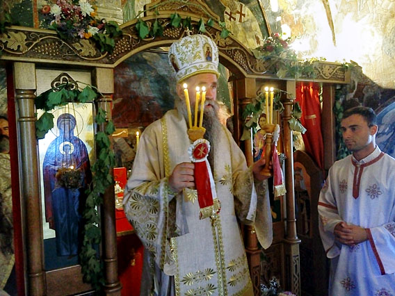 Епископ Јоаникије служио у Драговољићима