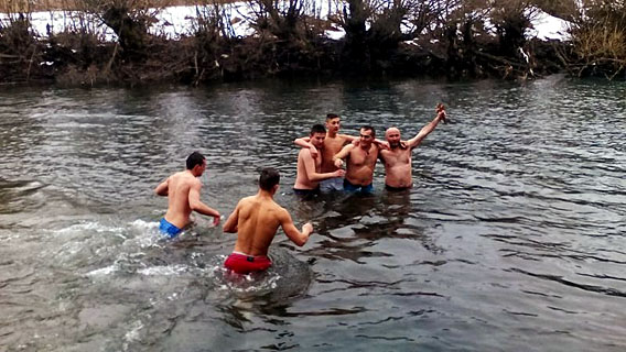 Традиционално Богојављенско пливање за Часним крстом у Епархији будимљанско-никшићкој