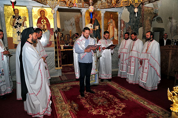 Литургијско сабрање у манастиру Милешеви