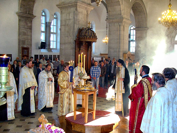 Свечано бденије у Саборном храму Светог Василија Острошког