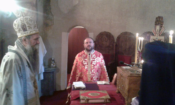 Епископ Јоаникије служио у манастиру Милешева