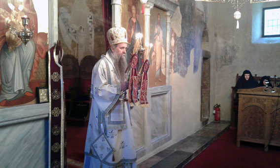 Епископ Јоаникије служио у манастиру Милешева