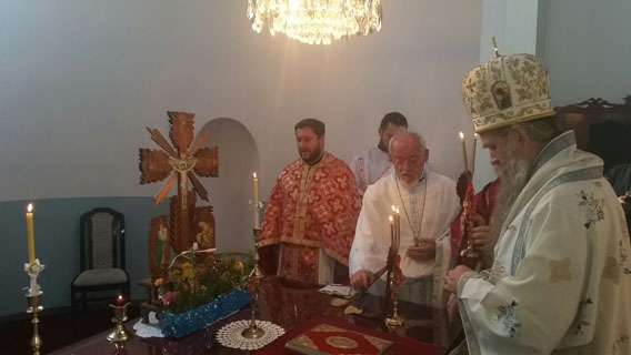 Преосвећени Епископ Јоаникије служио Литургију и молебан у сјеничком Саборном храму