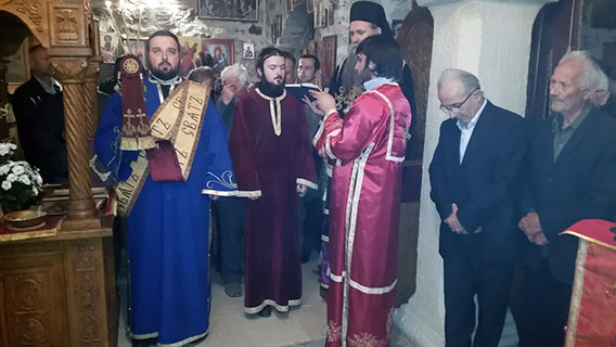 Света архијерејска литургија у Куманици