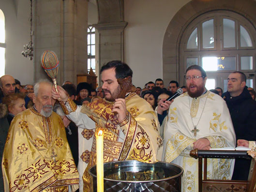 Празник Богојављење молитвено прослављен у Саборном храму Светог Василија Острошког у Никшићу