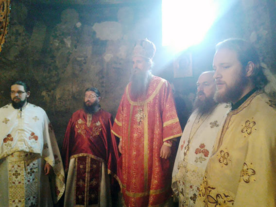 Епископ Јоаникије на празник Светог првомученика и архиђакона Стефана служио у Ђурђевим Ступовима