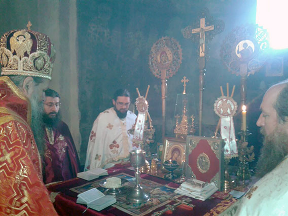 Епископ Јоаникије на празник Светог првомученика и архиђакона Стефана служио у Ђурђевим Ступовима