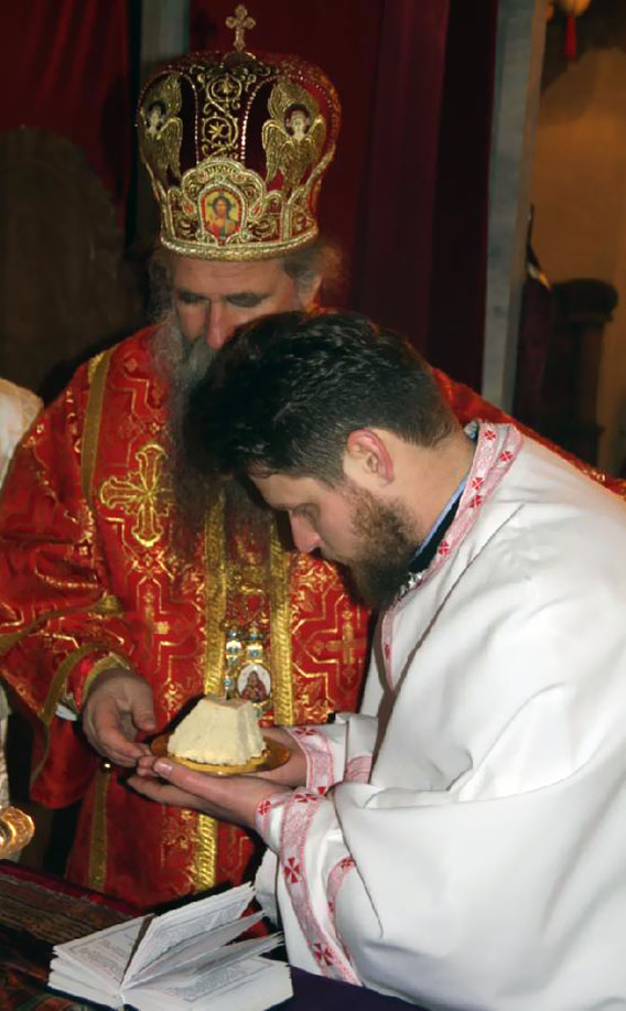 Епископ Јоаникије на Савиндан служио Литургију у манастиру Милешева